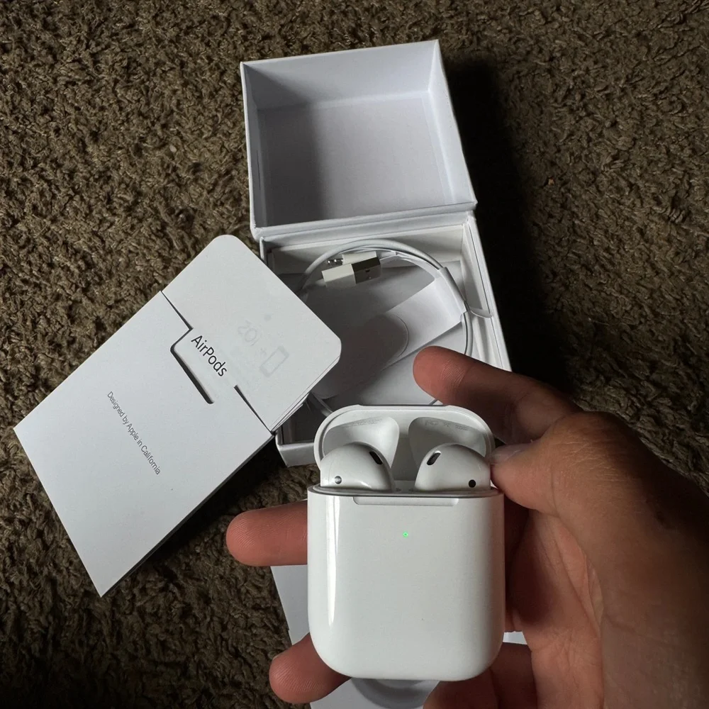 Apple AirPods Wireless Earbuds - White